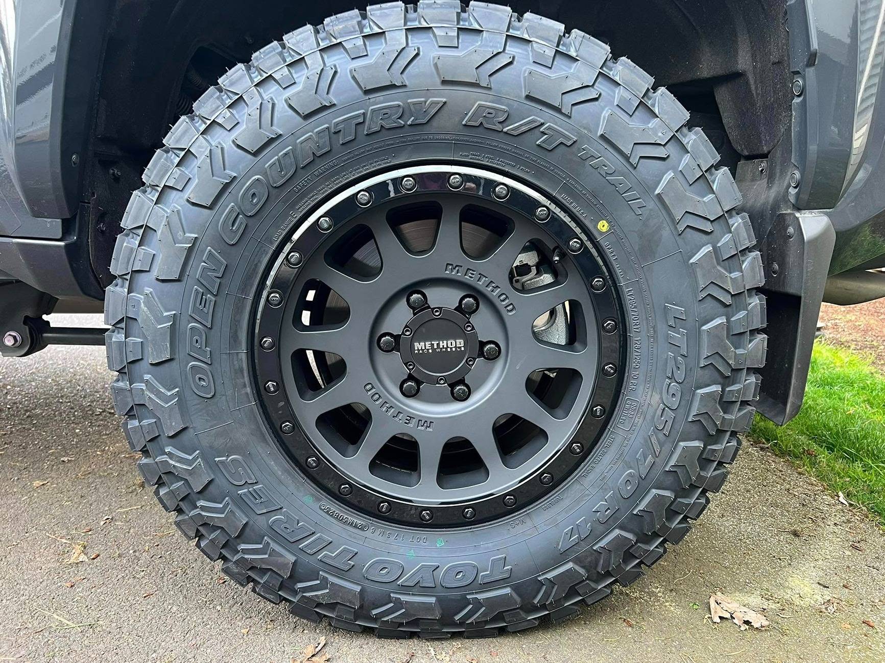2025 4runner 6th gen Underground TRD Sport on 2.5" / 2" level lift, +25 offset Method 305, Open Country R/T 295/70r17 (33's) 2025 4runner Underground TRD Sport on 2.5%22 : 2%22 lift, +25 offset Method 305 wheels, Toyo O