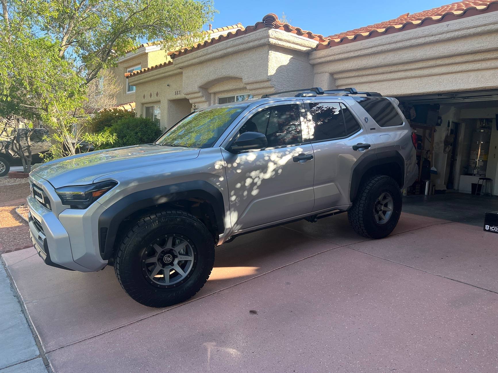 2025 4runner 6th gen SR5 trim on 285/70/17 + ICON REBOUND WHEEL IMG_4999