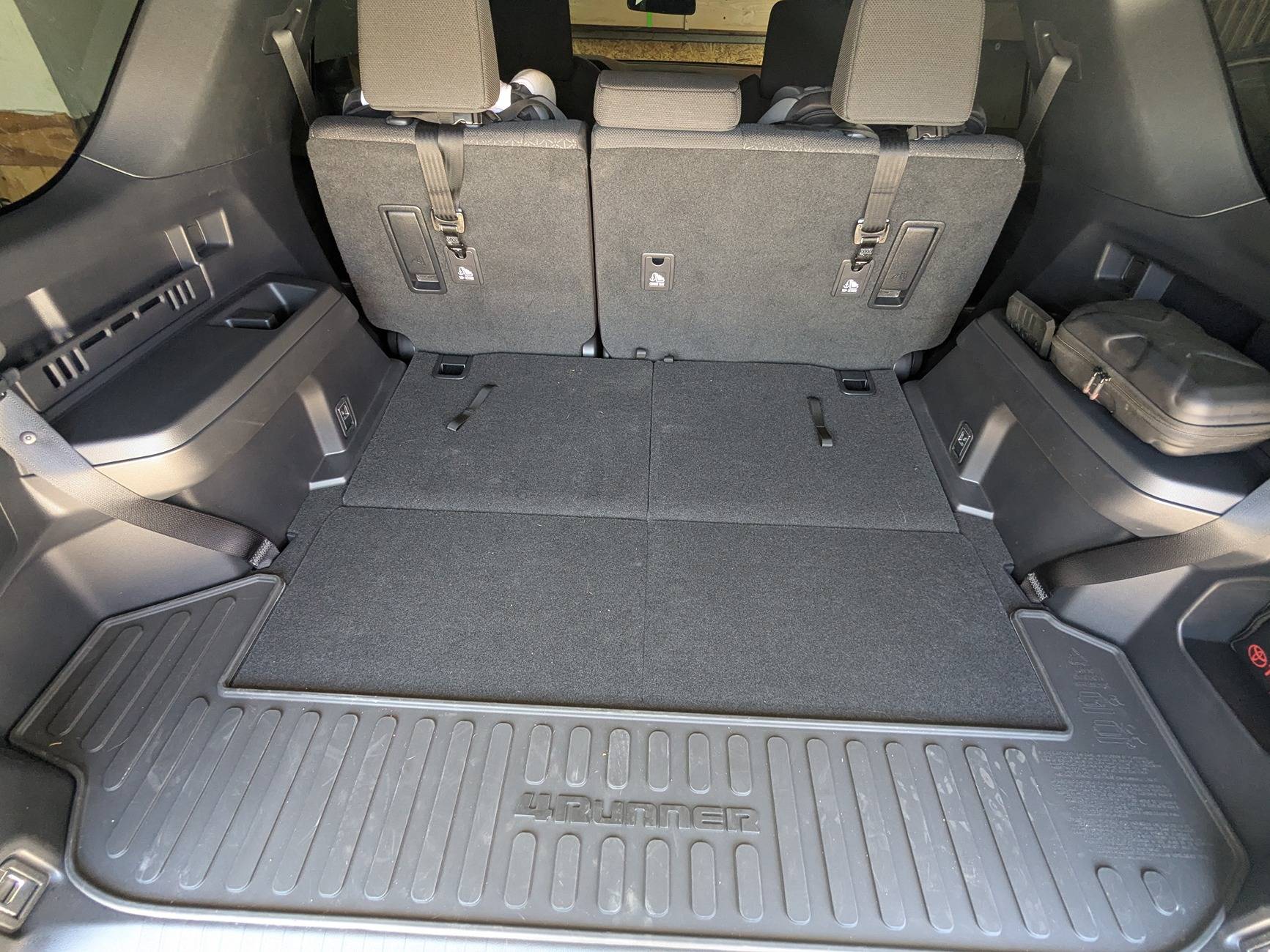 2025 4runner 6th gen SR5 with 3rd row seats - all weather cargo mat fitting question PXL_20250407_183039081.MP