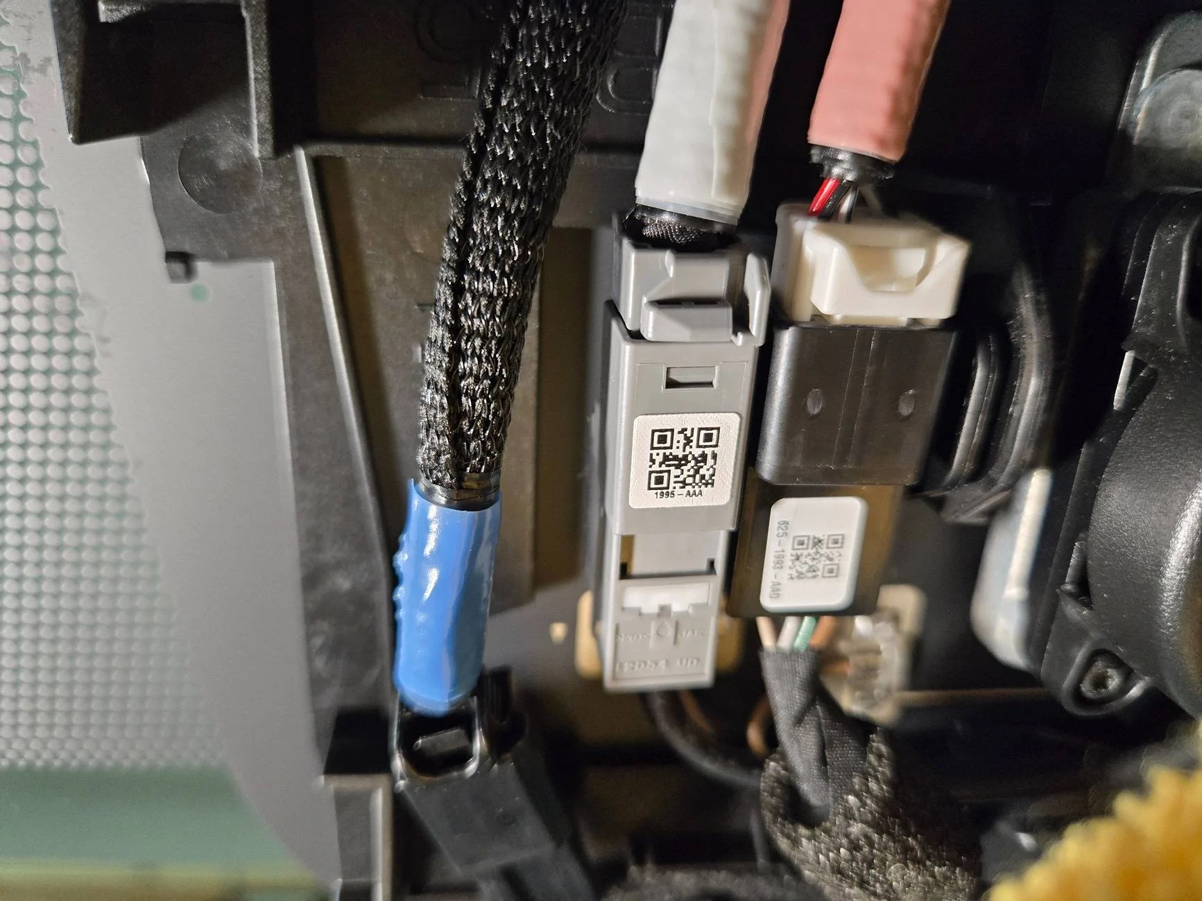 2025 4runner 6th gen Aftermarket dashcam install using Dongar kit, on 2025 4Runner ORP with tow tech (digital mirror) 2.532  dongar 4rnr connections zoom+
