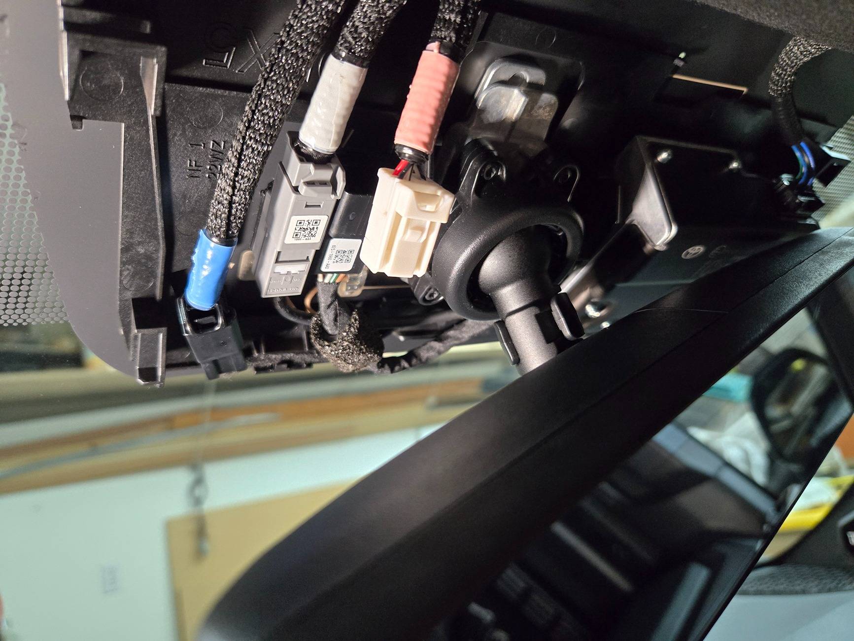 2025 4runner 6th gen Aftermarket dashcam install using Dongar kit, on 2025 4Runner ORP with tow tech (digital mirror) 3.722 dongar 4rnr connections zoom+, pink removed
