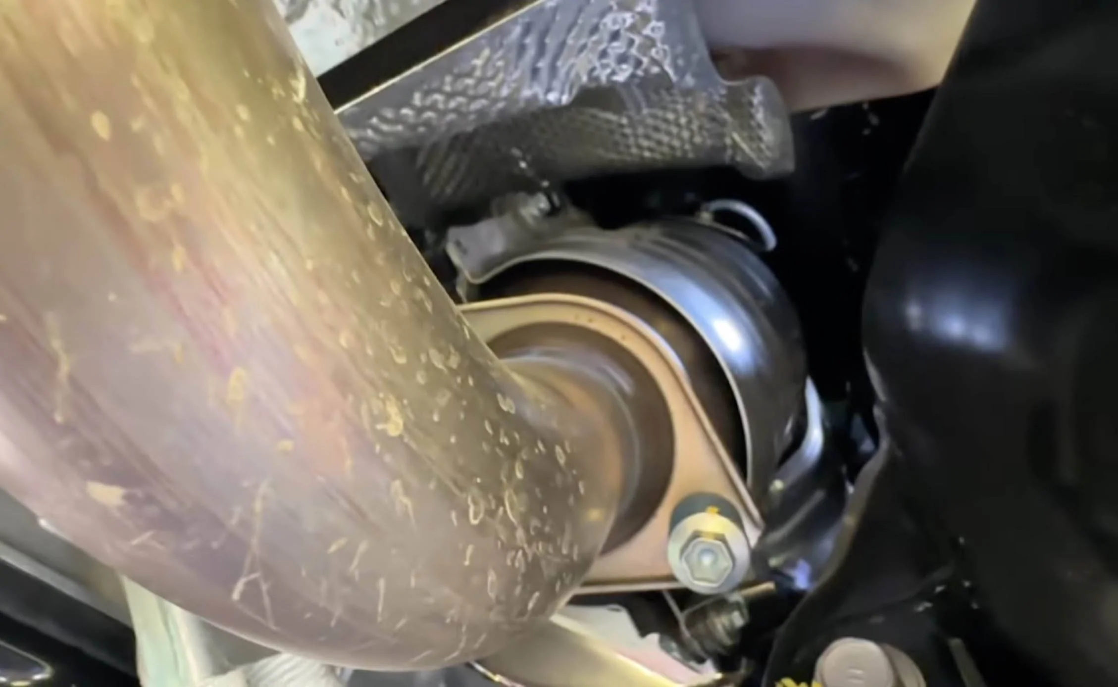 2025 4runner 6th gen Catalytic Converters location on 2025 4Runner 6th gen are hidden. Makes cats harder to steal 2024-tacoma-catalytic-converter-jpg