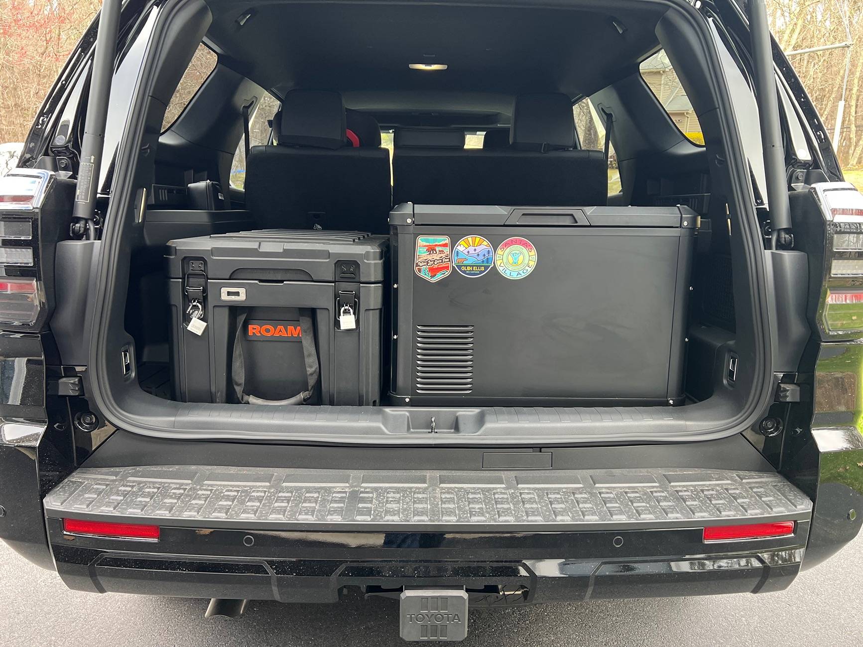 2025 4runner 6th gen Fridge / Roam - ICECO 45l ProS sideways and Roam 86L case fit in cargo area IMG_5322