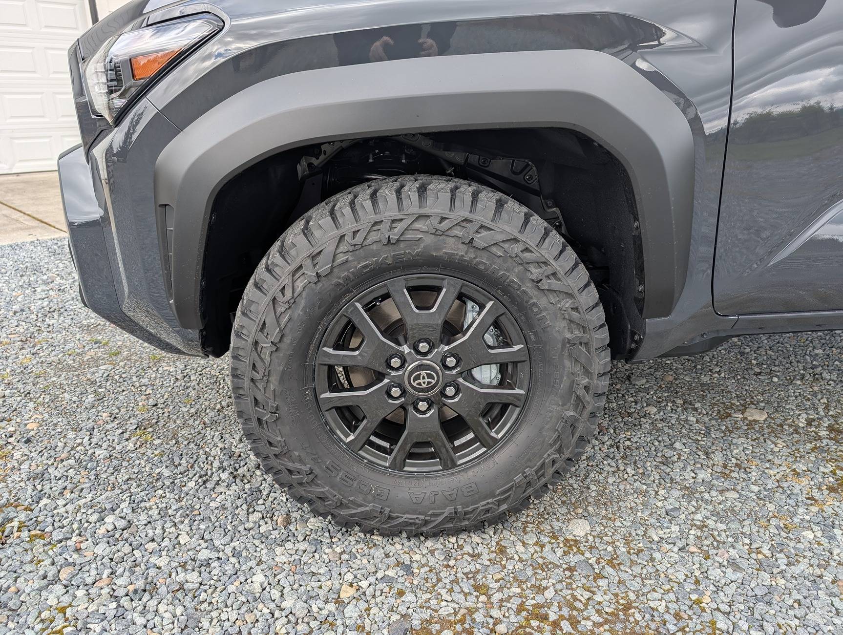 2025 4runner 6th gen 285/70R17 Baja Boss A/T tires on stock SR5 wheels, no rub 1000002223