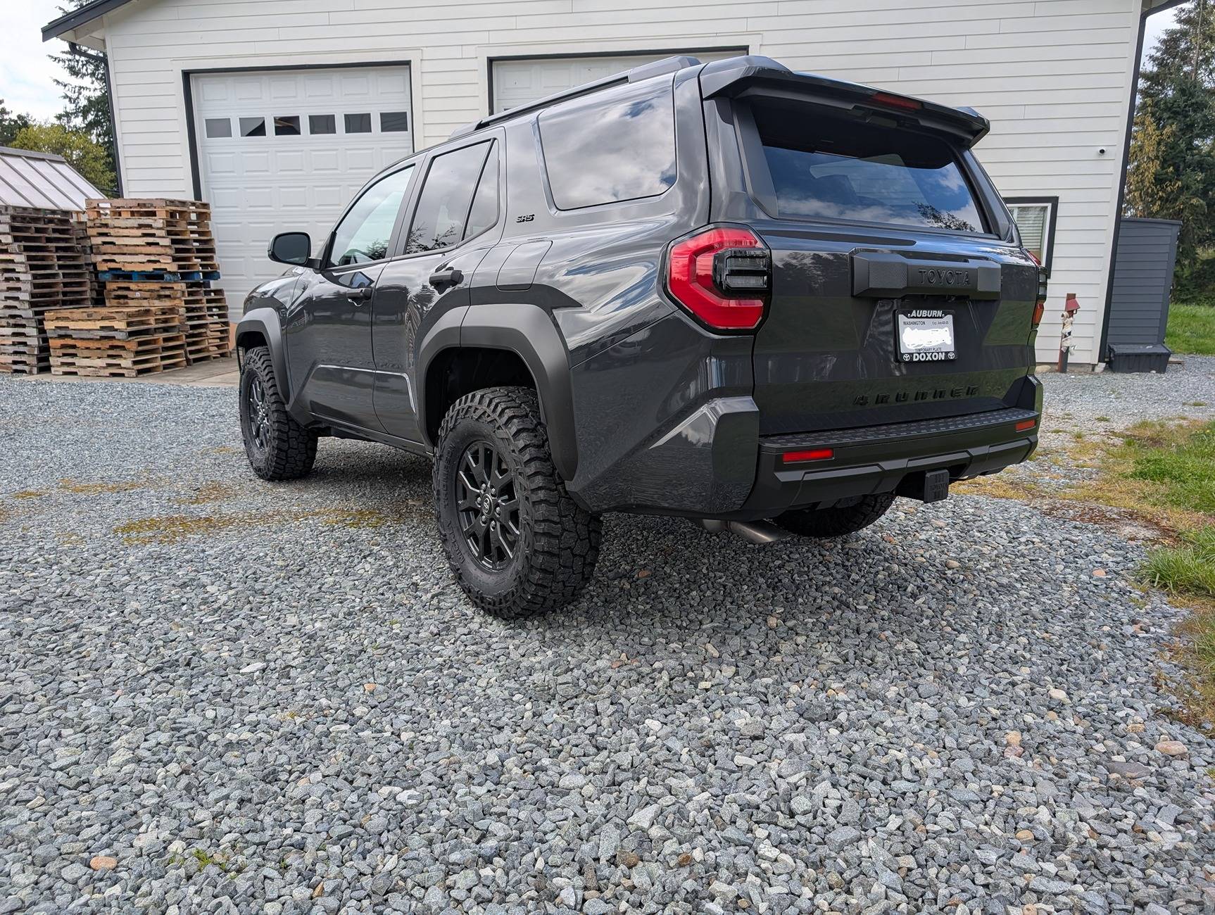 2025 4runner 6th gen 285/70R17 Baja Boss A/T tires on stock SR5 wheels, no rub 1000002228