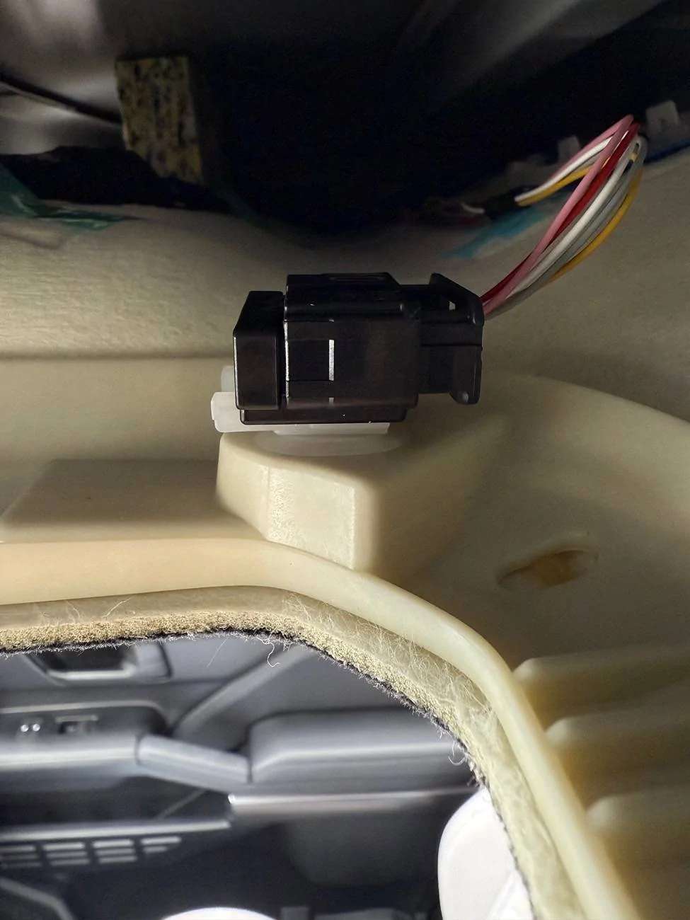 2025 Toyota 4runner Retrofitting OEM digital rearview mirror? IMG_2996