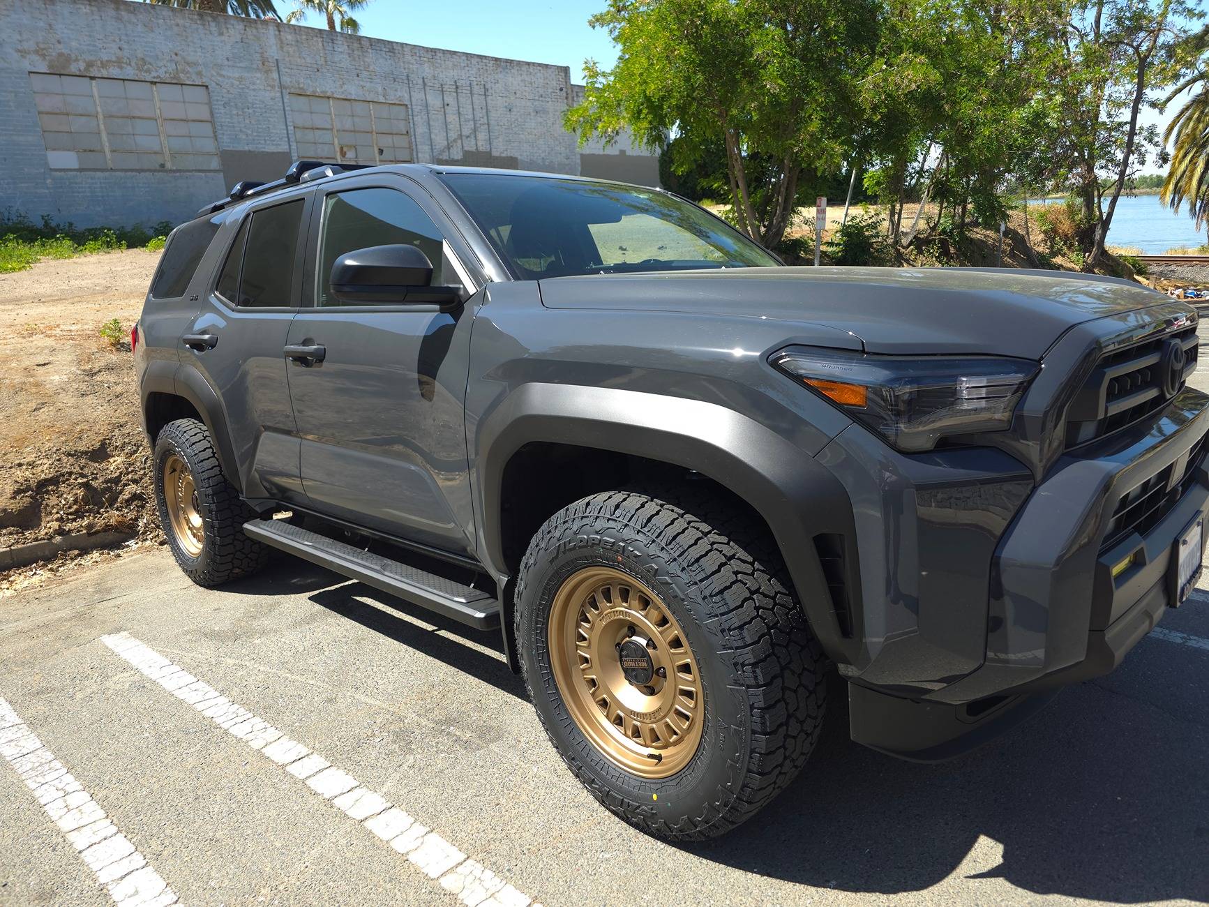 2025 4runner 6th gen Bronze Method 320 18x9 (6x5.5) +18 offset w/ Falken Wildpeak A/T4W 275/65/18 installed on my Underground 2025 SR5. No lift. 20250421_145550
