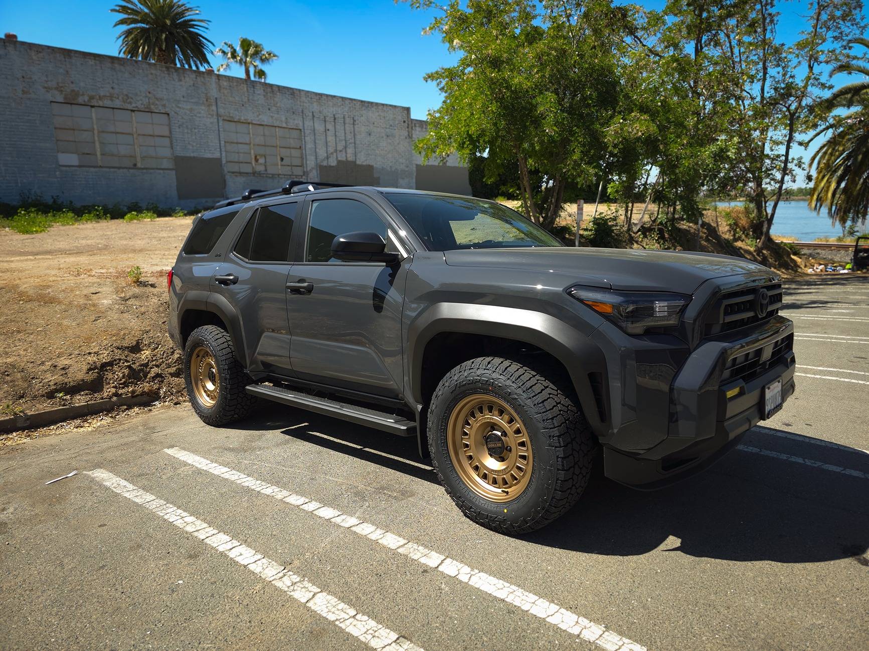 2025 4runner 6th gen Bronze Method 320 18x9 (6x5.5) +18 offset w/ Falken Wildpeak A/T4W 275/65/18 installed on my Underground 2025 SR5. No lift. 20250421_145544