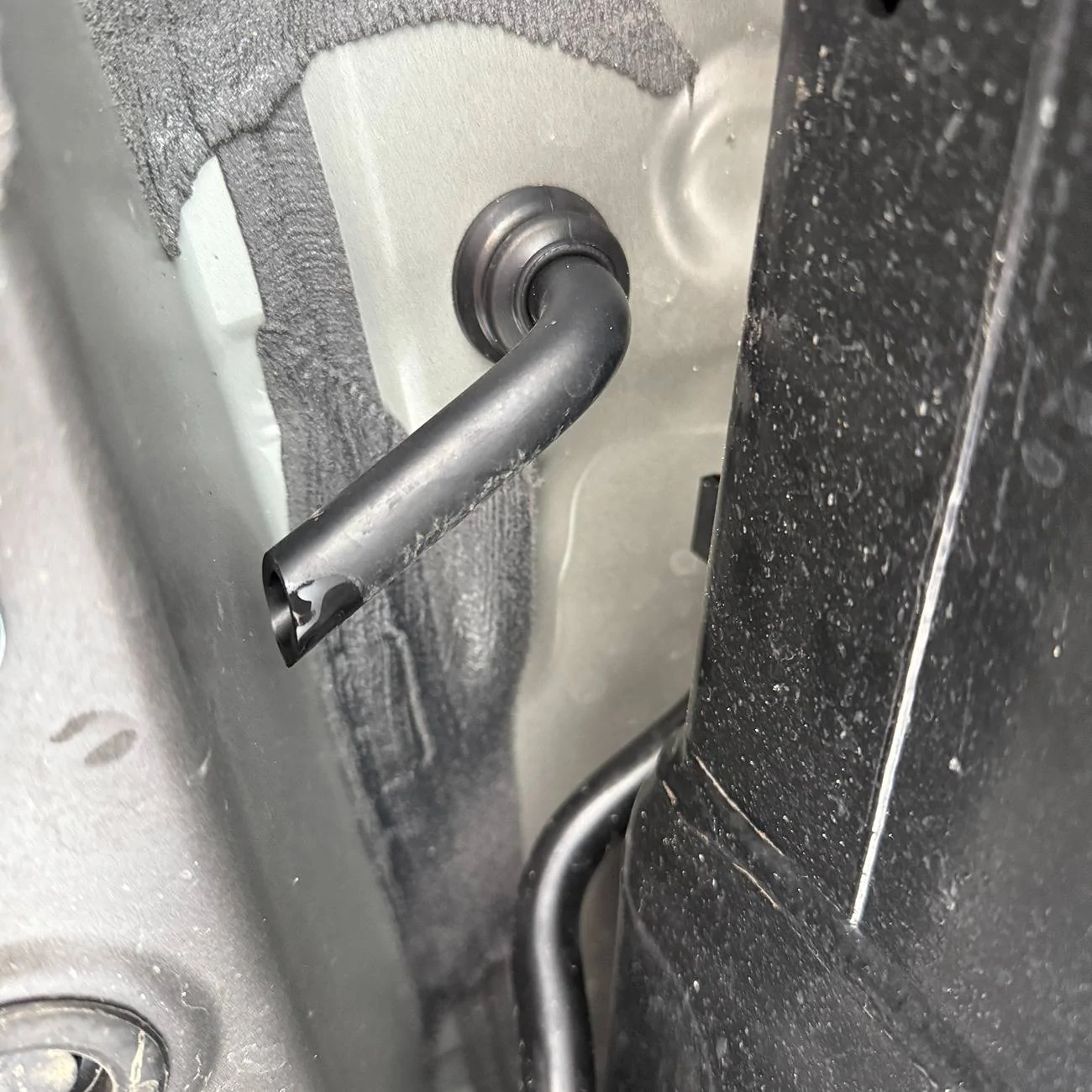 2025 4runner 6th gen AC condensation drain (wet drip spot on your garage floor) IMG_7678