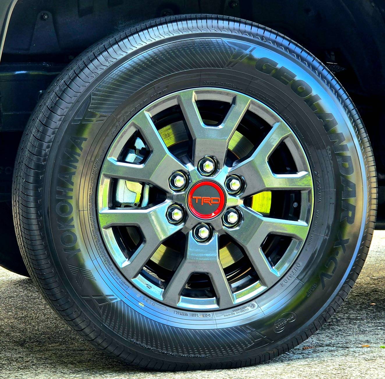 2025 Toyota 4runner SR5 Tire Upgrade: Falken Wildpeak 285/70/17 AT4W (33" 33's). No lift no rub 20250427_104301