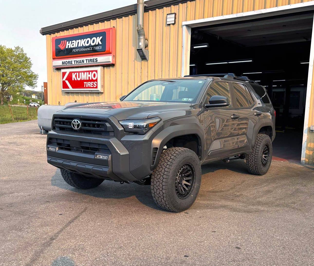 2025 4runner 6th gen 3.5" inch RC suspension lift. 285/70/17 AT3 Tires. 17" Black Rhino Raid Wheels on 2025 4Runner SR5 IMG_7753