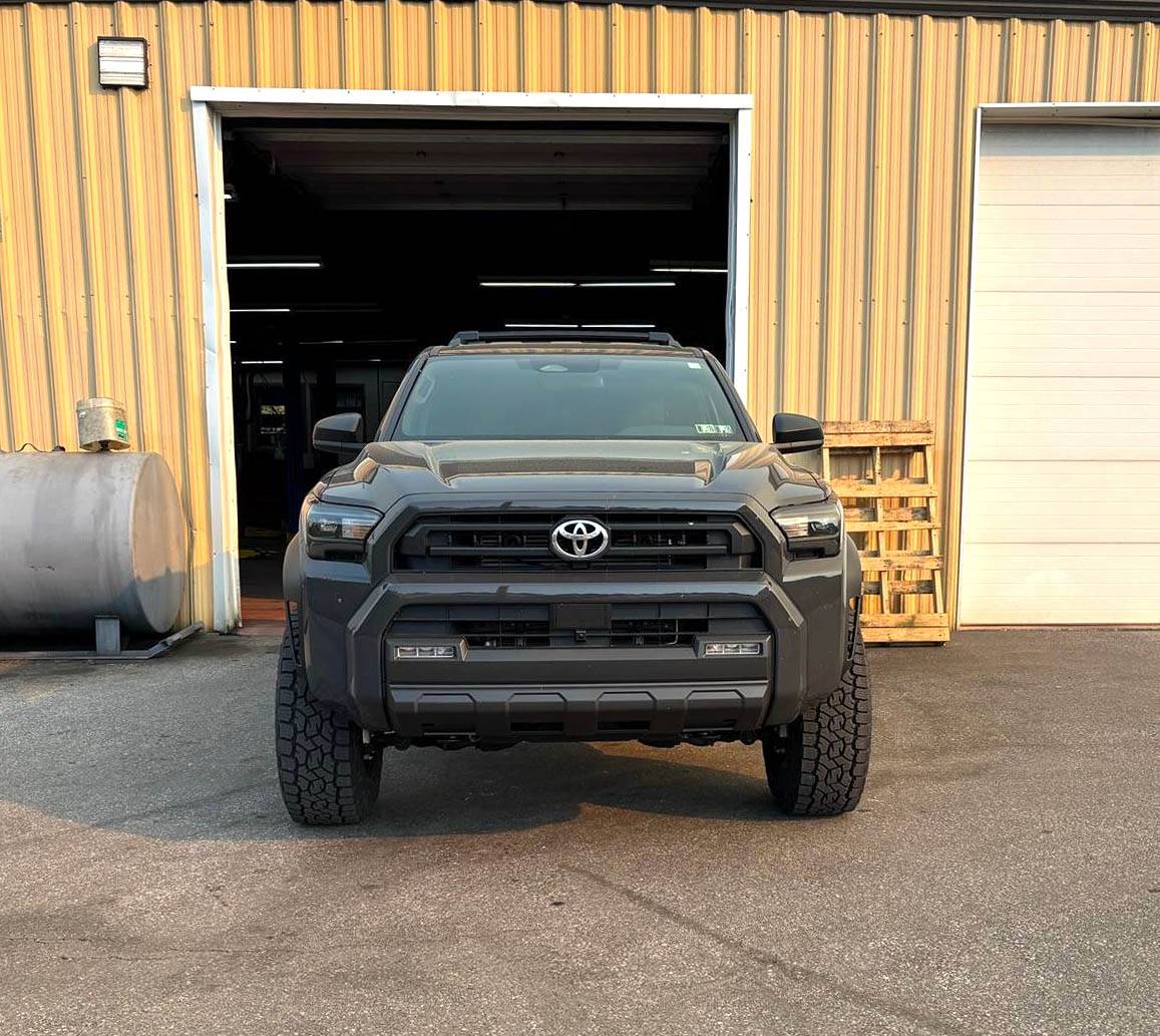 2025 4runner 6th gen 3.5" inch RC suspension lift. 285/70/17 AT3 Tires. 17" Black Rhino Raid Wheels on 2025 4Runner SR5 IMG_7754