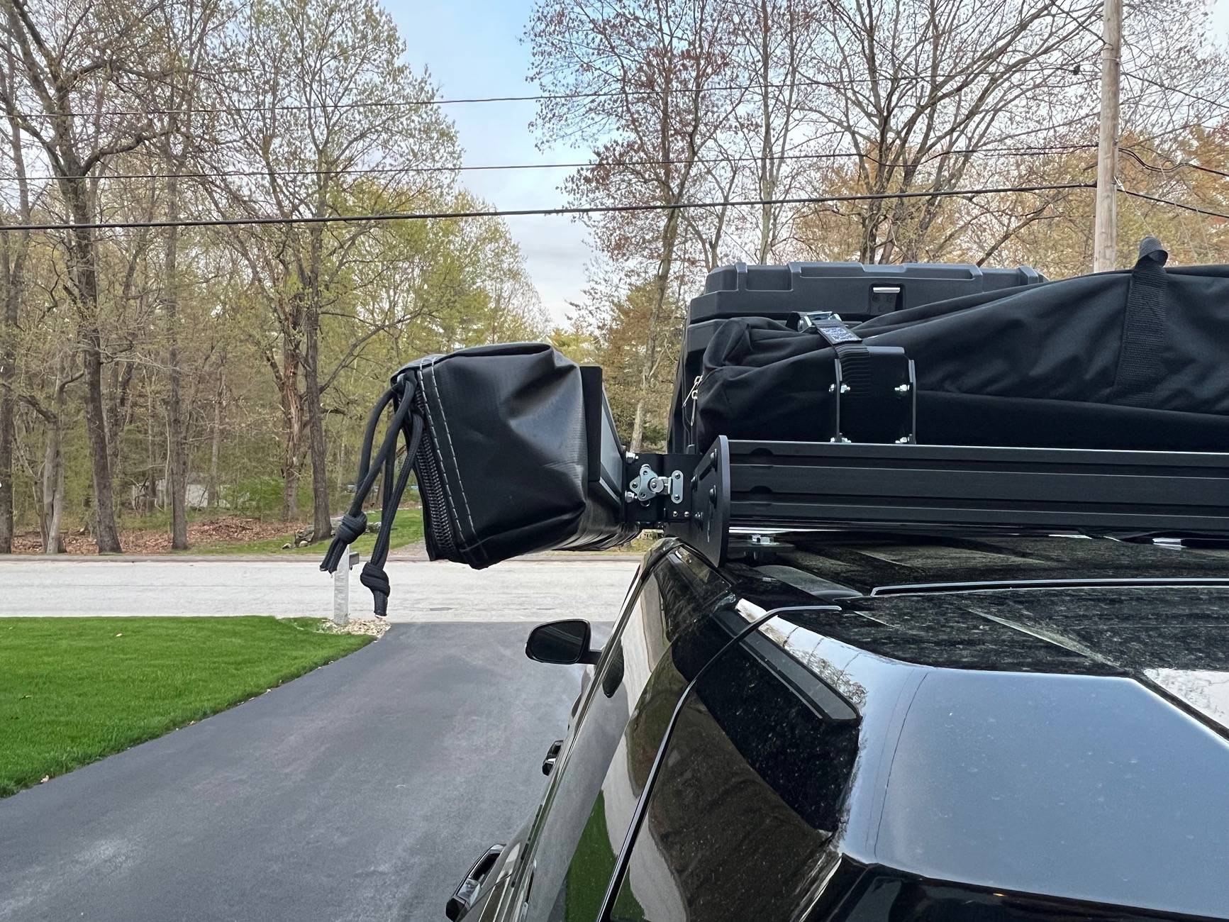 2025 Toyota 4runner Mods installed: TRD side steps running boards, TRD red tow hooks, Prinsu Roof Rack.... more to come IMG_5465