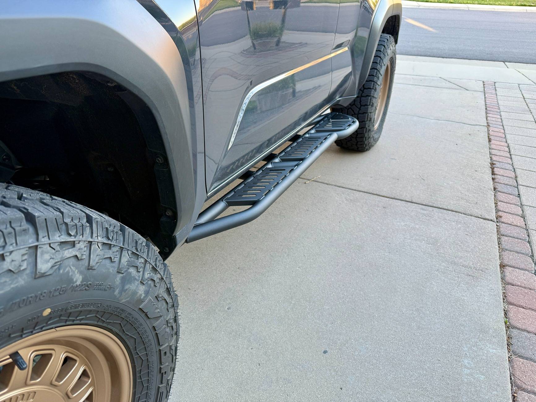 2025 4runner 6th gen New mods: Westcott sliders and 1.5" Rough Country lift on front IMG_7709.JPG