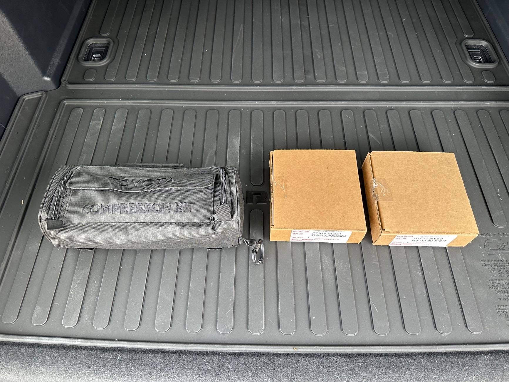 2025 4runner 6th gen Trailhunter questions: compressor air hose / chuck, Aux harness / pigtails, miles at delivery? IMG_6246