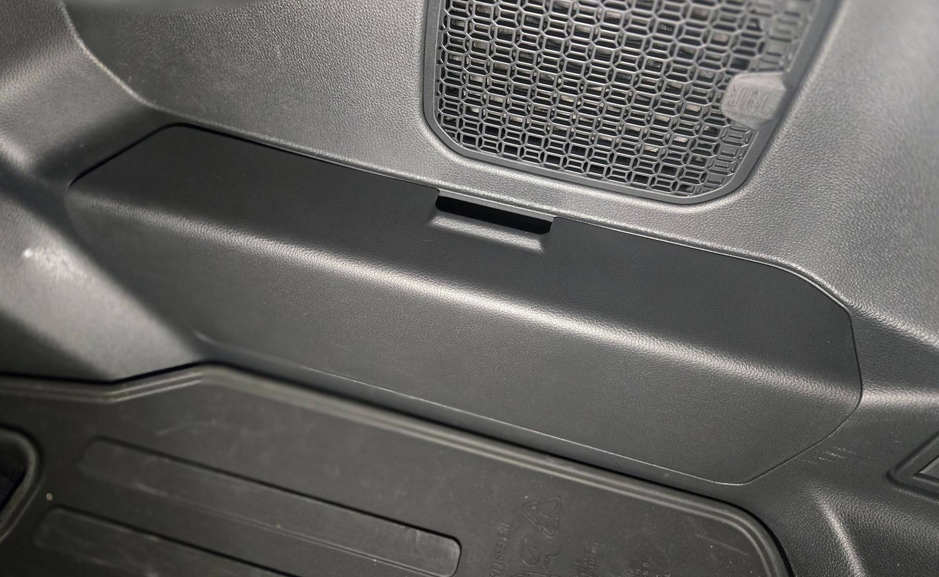 2025 4runner 6th gen Rear passenger side tool compartment won't close 4runr rear psgr tool cmprtmt, full.JPG