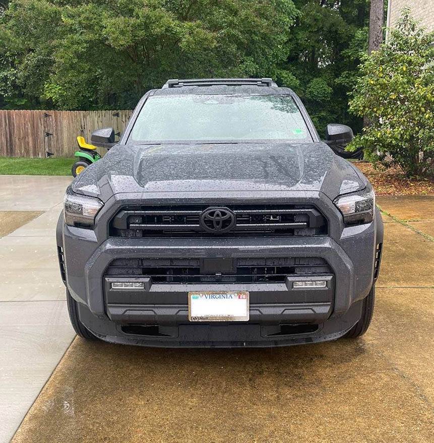 2025 4runner 6th gen Black Toyota front badge via Plastidip Black Toyota front badge using plastidip 2025 4runner 6th gen