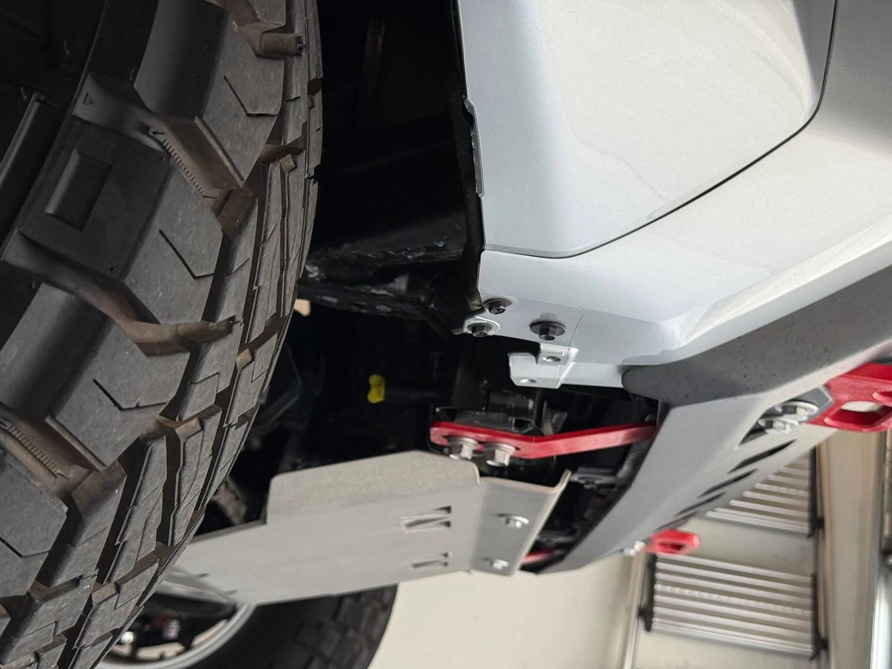 2025 4runner 6th gen NYTOP 2025 4Runner 6th Gen Build Render: White Wheels, Carbon Fenders, Front Bumper, Rear Recovery Hooks IMG_2860