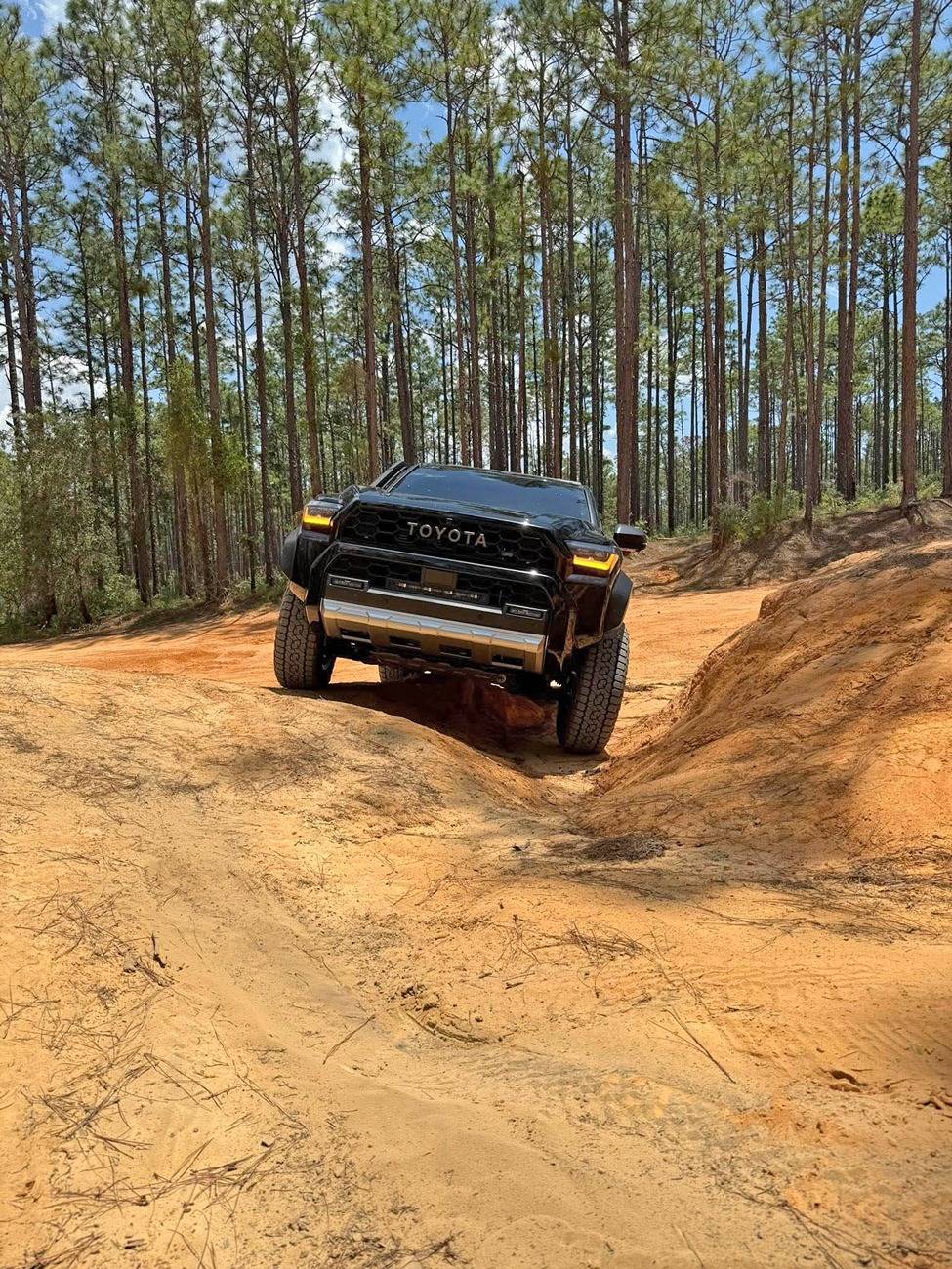 2025 4runner 6th gen Trailhunter PHOTOS doing 4runner things! (any colors welcome!) Black Trailhunter 4Runner offroading crawling 2