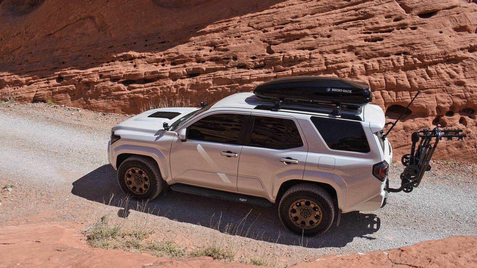 2025 4runner 6th gen WIND CHILL PEARL Photos 4Runner 6th Gen (2025+) Wind Chill Pearl 2025 4Runner TRD Sport roof box 2