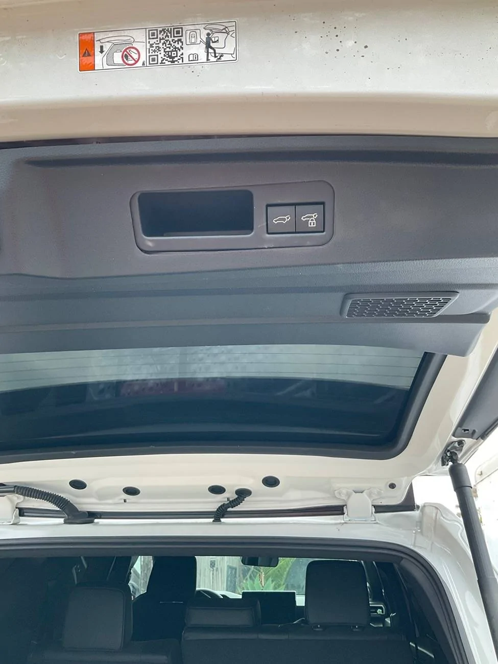 2025 4runner 6th gen Rear Hatch buttons, do yours work? 7716E365-979B-4596-99F9-92B01E026B6B