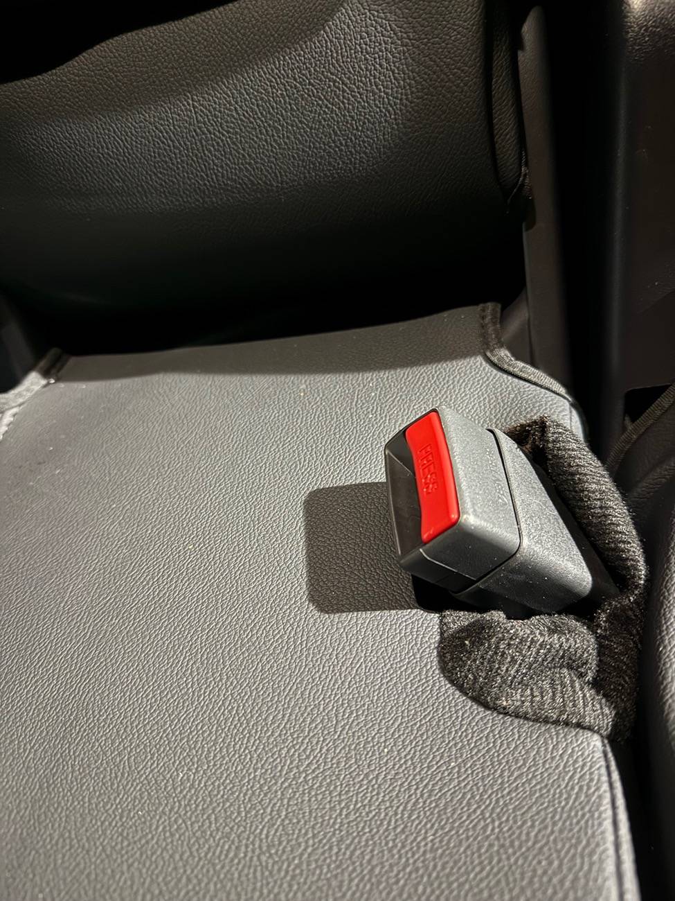 2025 4runner 6th gen EKR faux leather seat covers installed on 6th gen 4Runner SR5 -- photos, install tips, review IMG_9516