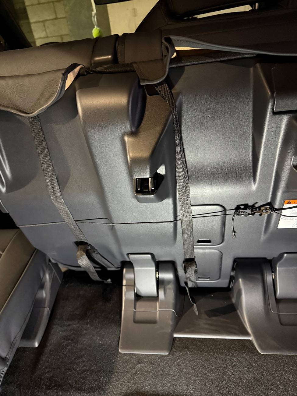 2025 4runner 6th gen EKR faux leather seat covers installed on 6th gen 4Runner SR5 -- photos, install tips, review IMG_9525