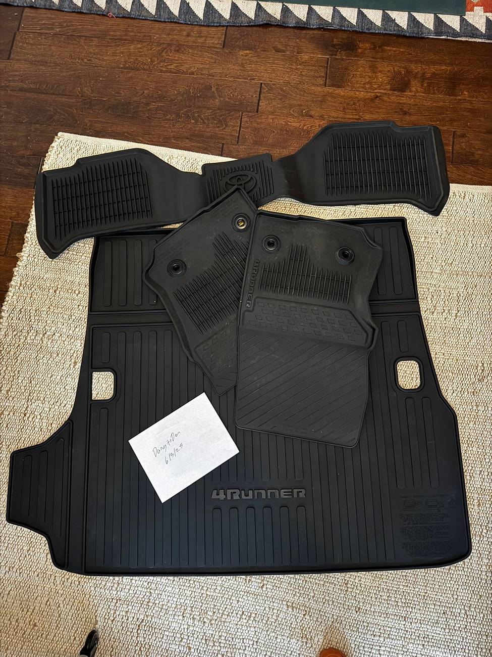 2025 4runner 6th gen WTS OEM All-Weather floor mats + Cargo tray IMG_9333.JPEG