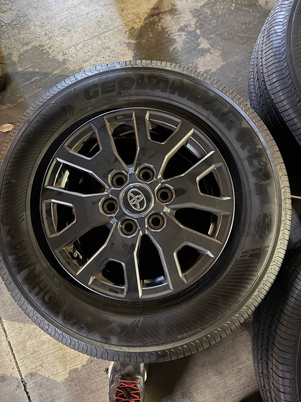 2025 4runner 6th gen WTS SR5 full size spare rim with tire IMG_0093