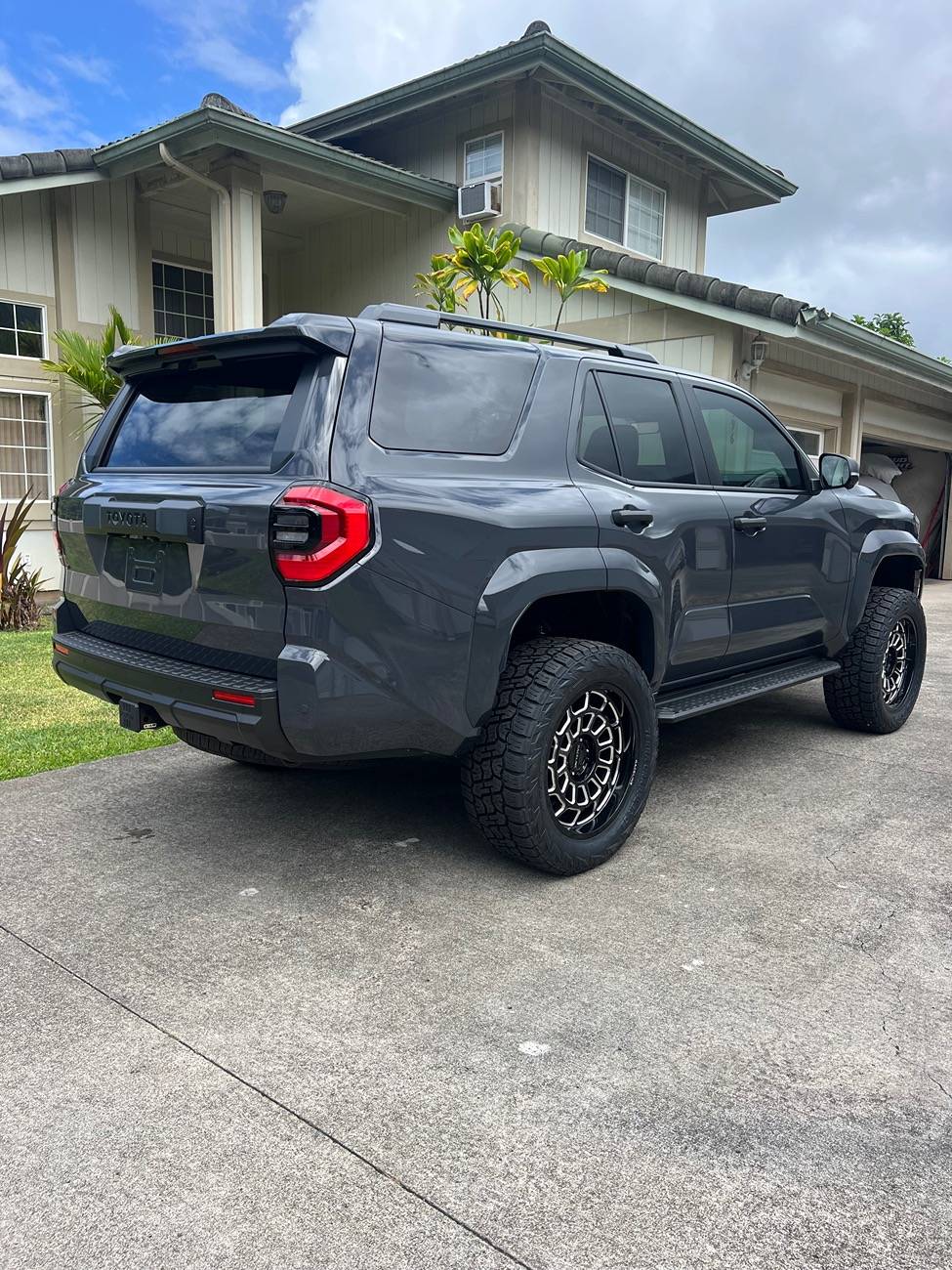 2025 4runner 6th gen 3.5" inch RC suspension lift. 285/70/17 AT3 Tires. 17" Black Rhino Raid Wheels on 2025 4Runner SR5 IMG_0094