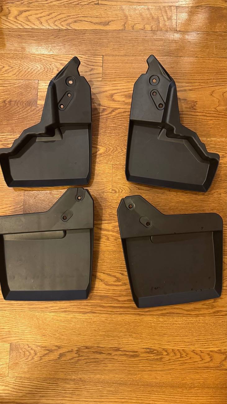 2025 4runner 6th gen WTS OEM MUDGUARDS IMG_4531