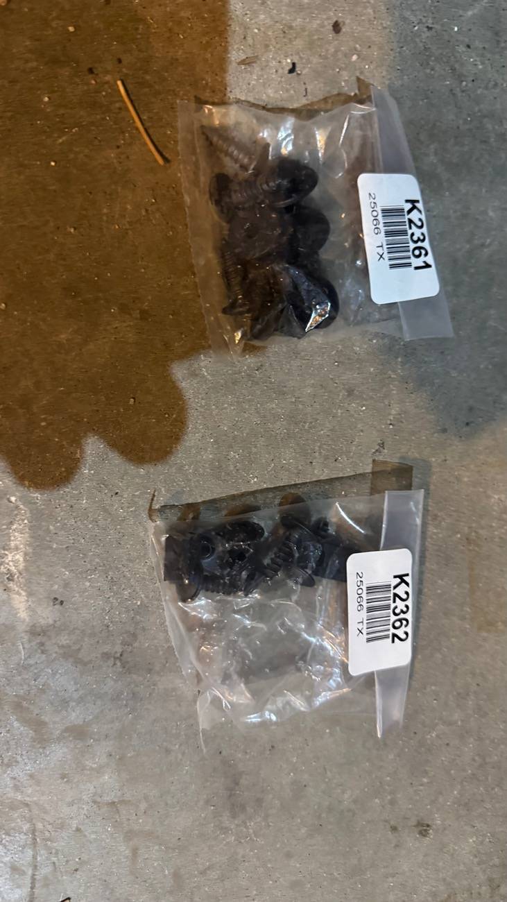 2025 4runner 6th gen WTS OEM MUDGUARDS IMG_4532