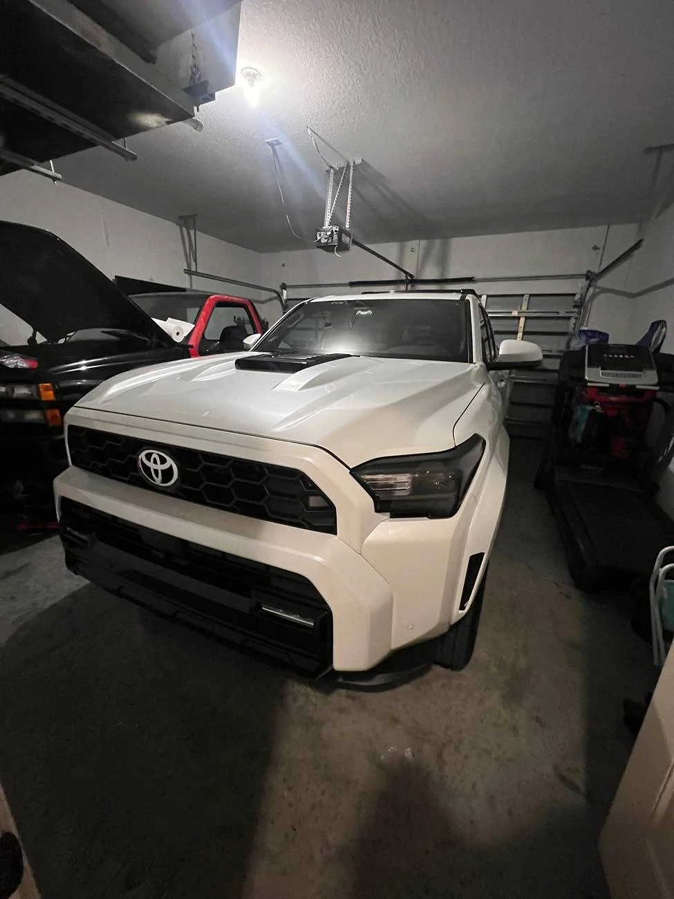 2025 Toyota 4runner 2025 4Runner SR5 brakes squeal like dying banshee when cold IMG_9925