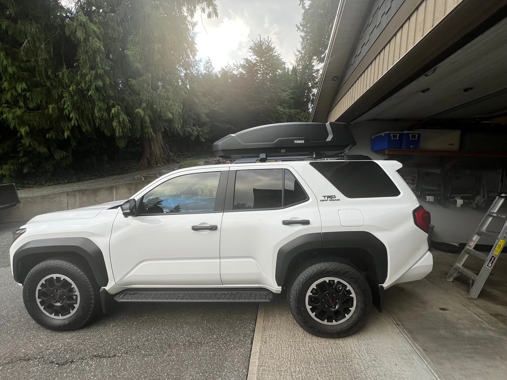 2025 4runner 6th gen Help with Thule roof cargo box IMG_3650