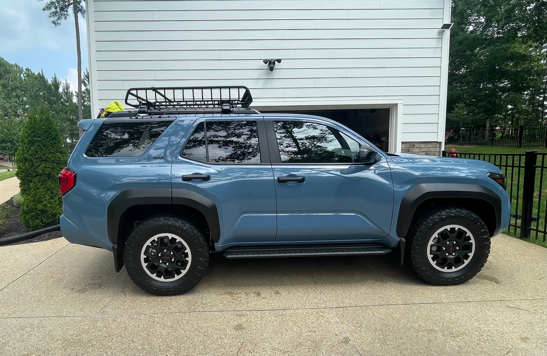 2025 4runner 6th gen Help with factory crossbars measurement - Will my rooftop cargo box fit? IMG_9163