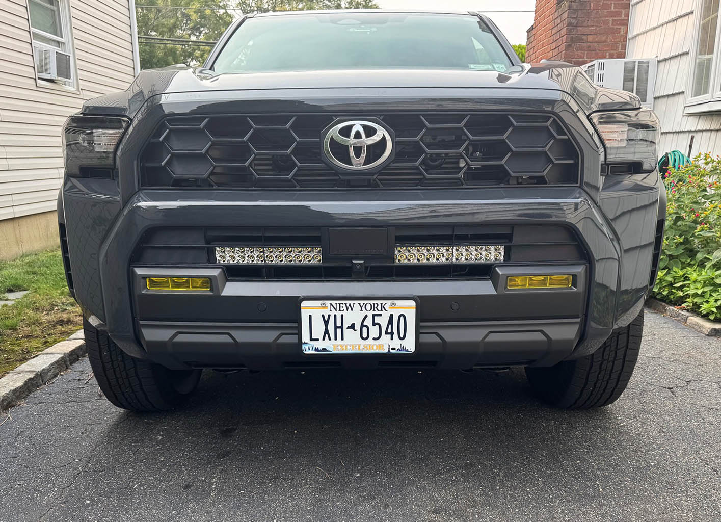 2025 4runner 6th gen 32" Lo Pro Grille LED Light Bar Kit from Cali Raised - Quick Install Process / Review - Update: Lightbar Removed led lightbar grille 2025 4runner 6th gen install