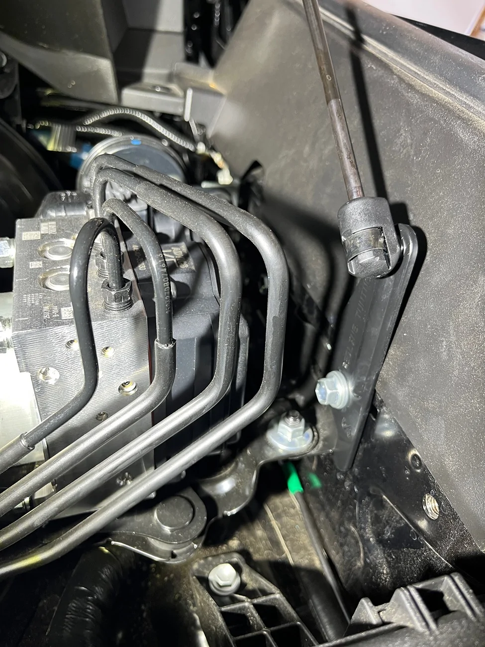 2025 4runner 6th gen Redline Tuning Hood Struts Installed on 2025 4Runner SR5 IMG_0921