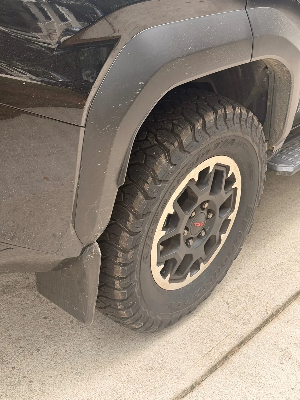 2025 4runner 6th gen Ark Mudflaps & OEM TRD Running Board Install on 2025 4Runner TRD Pro 6th Gen IMG_3132