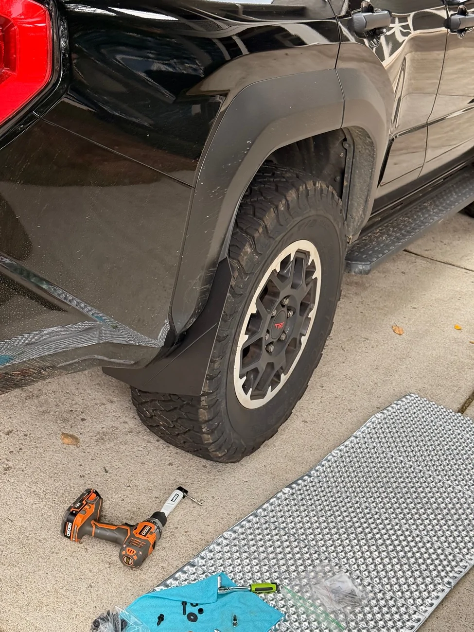 2025 4runner 6th gen Ark Mudflaps & OEM TRD Running Board Install on 2025 4Runner TRD Pro 6th Gen IMG_3143