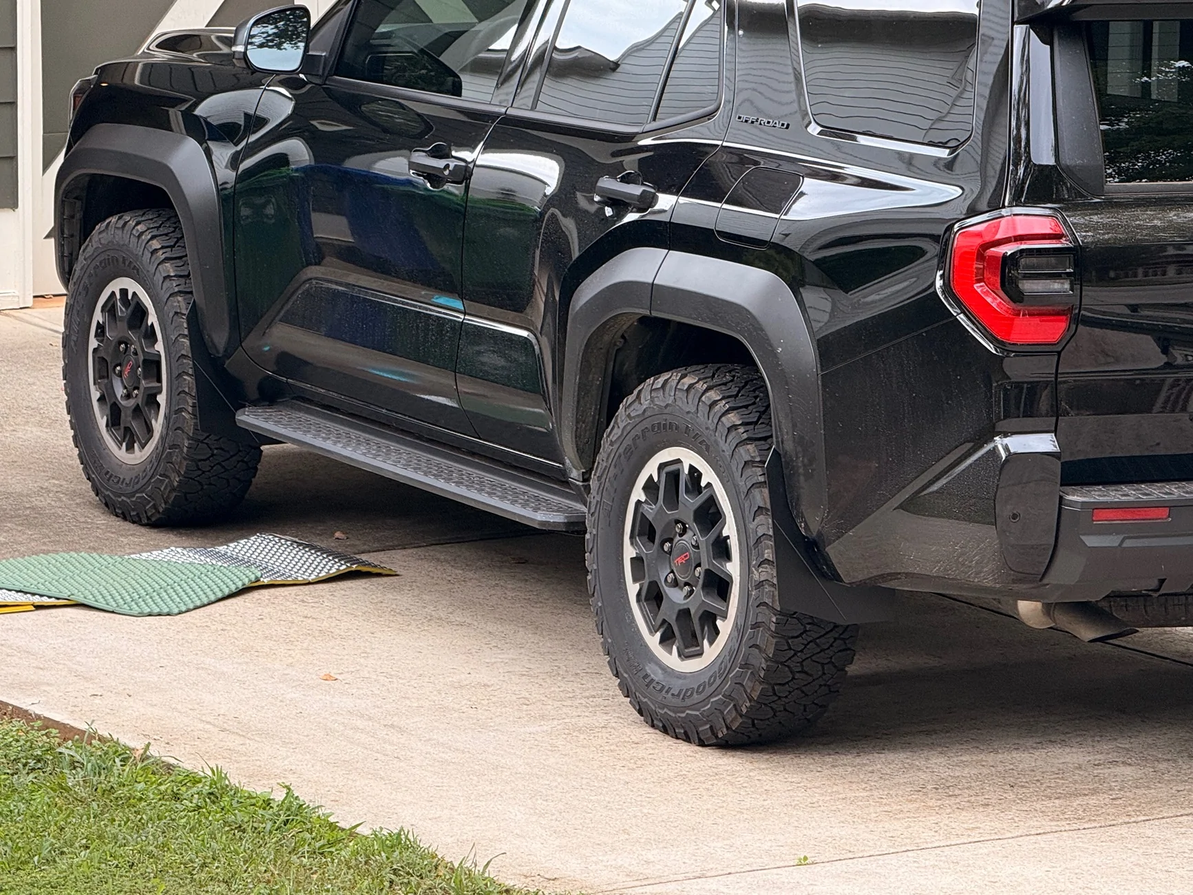 2025 4runner 6th gen Ark Mudflaps & OEM TRD Running Board Install on 2025 4Runner TRD Pro 6th Gen IMG_3150