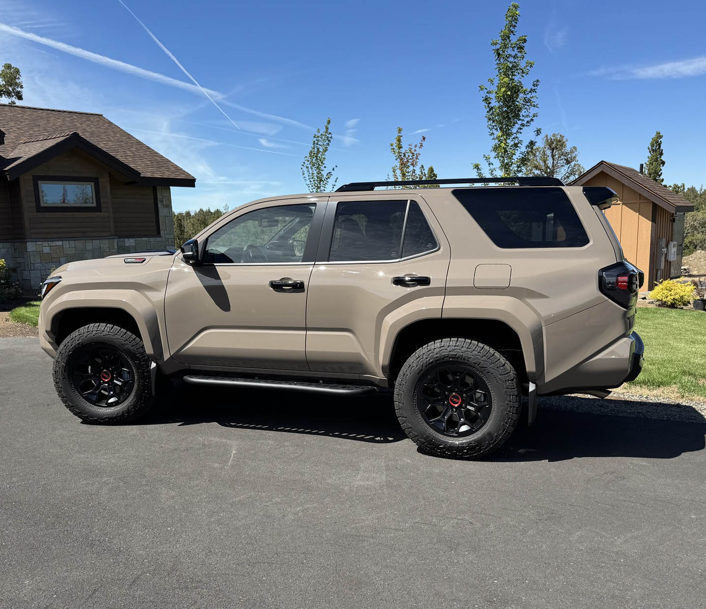 2025 4runner 6th gen TRD Pro with paint matched fender flares (Mudbath) 6th gen 4Runner TRD Pro with Mudbath paint matched fenders flares