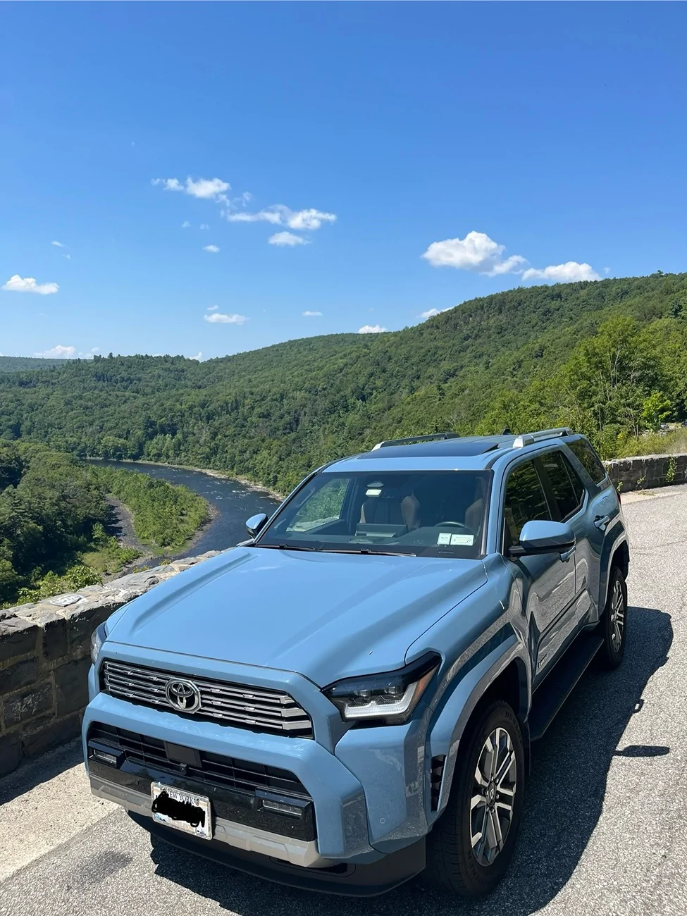 2025 4runner 6th gen Finally spotted other 6th gen 4Runners. You? IMG_6108