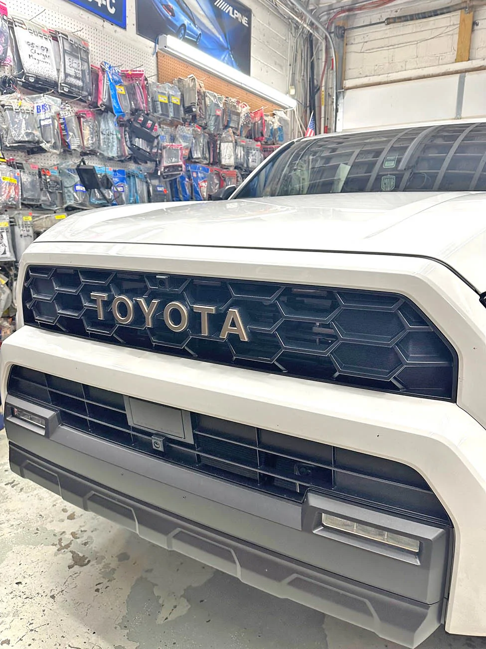 2025 4runner 6th gen Installed the Heritage Grille (Trailhunter) and Raptor Lights on my SR5 IMG_0618