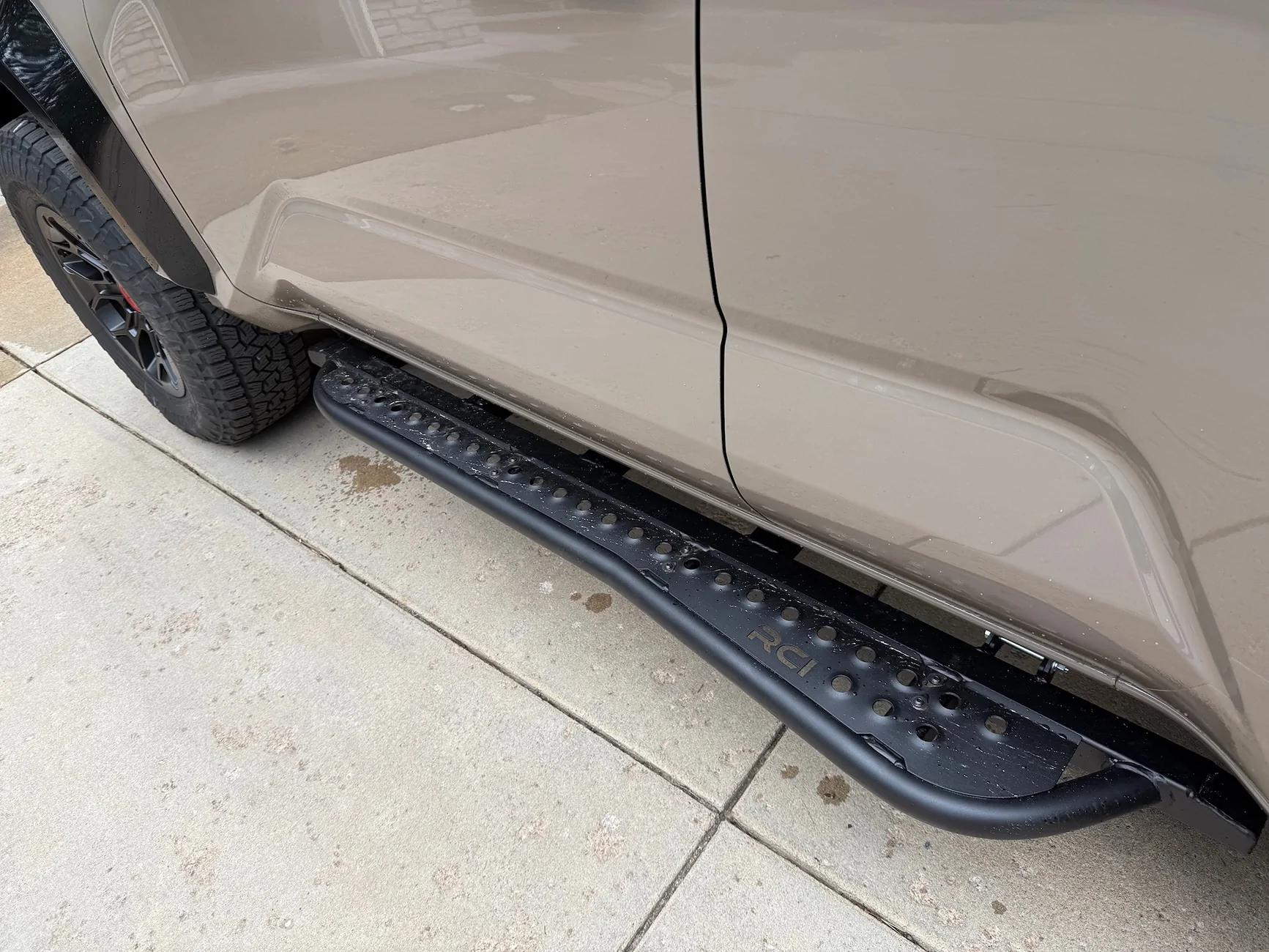 2025 4runner 6th gen RCI Rock Sliders Rails (5 degree with tread plate) installed on TRD Pro IMG_1302