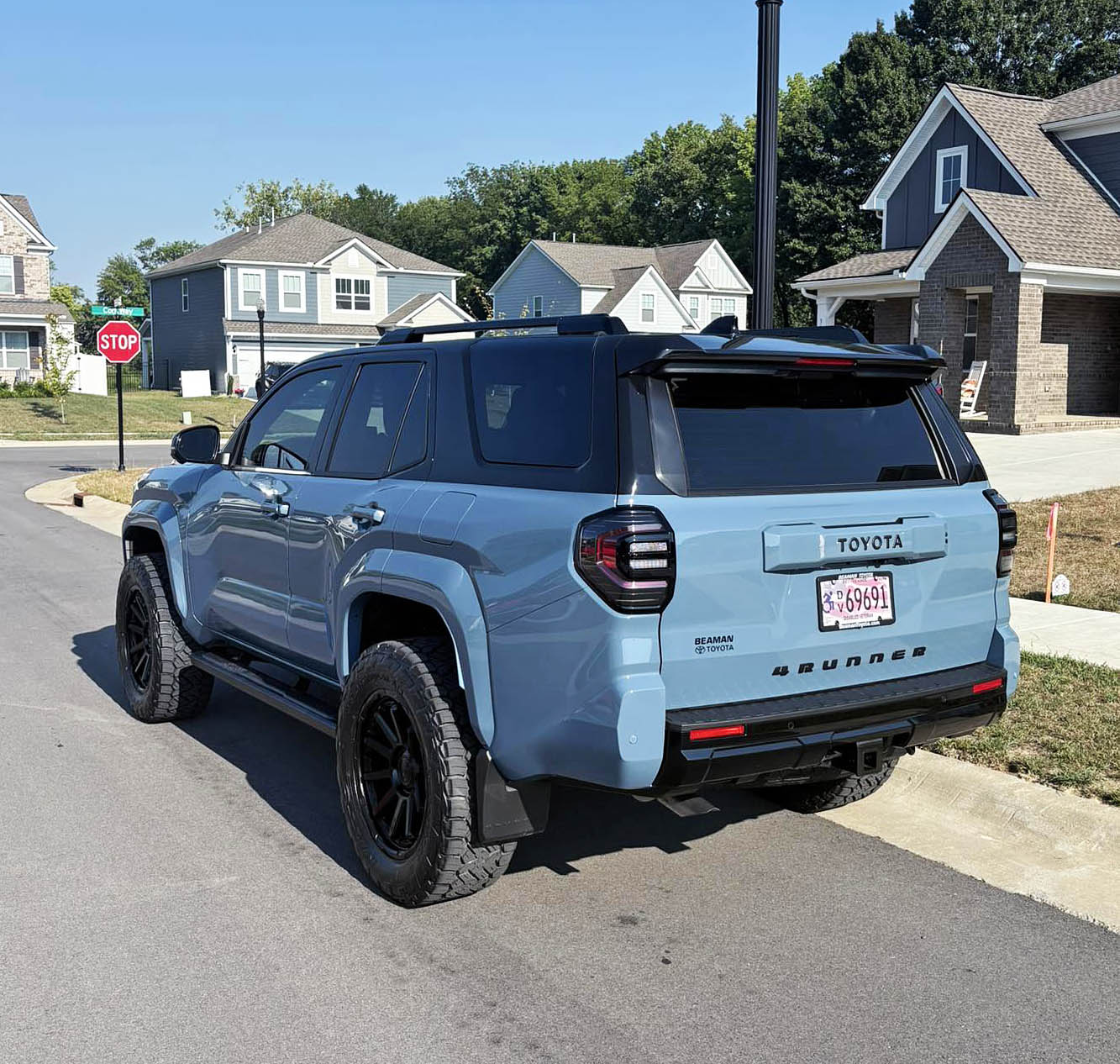 2025 4runner 6th gen HERITAGE BLUE Photos 4Runner 6th Gen (2025+) top-roof-pillars-on-heritage-blue-2025-4runner-
