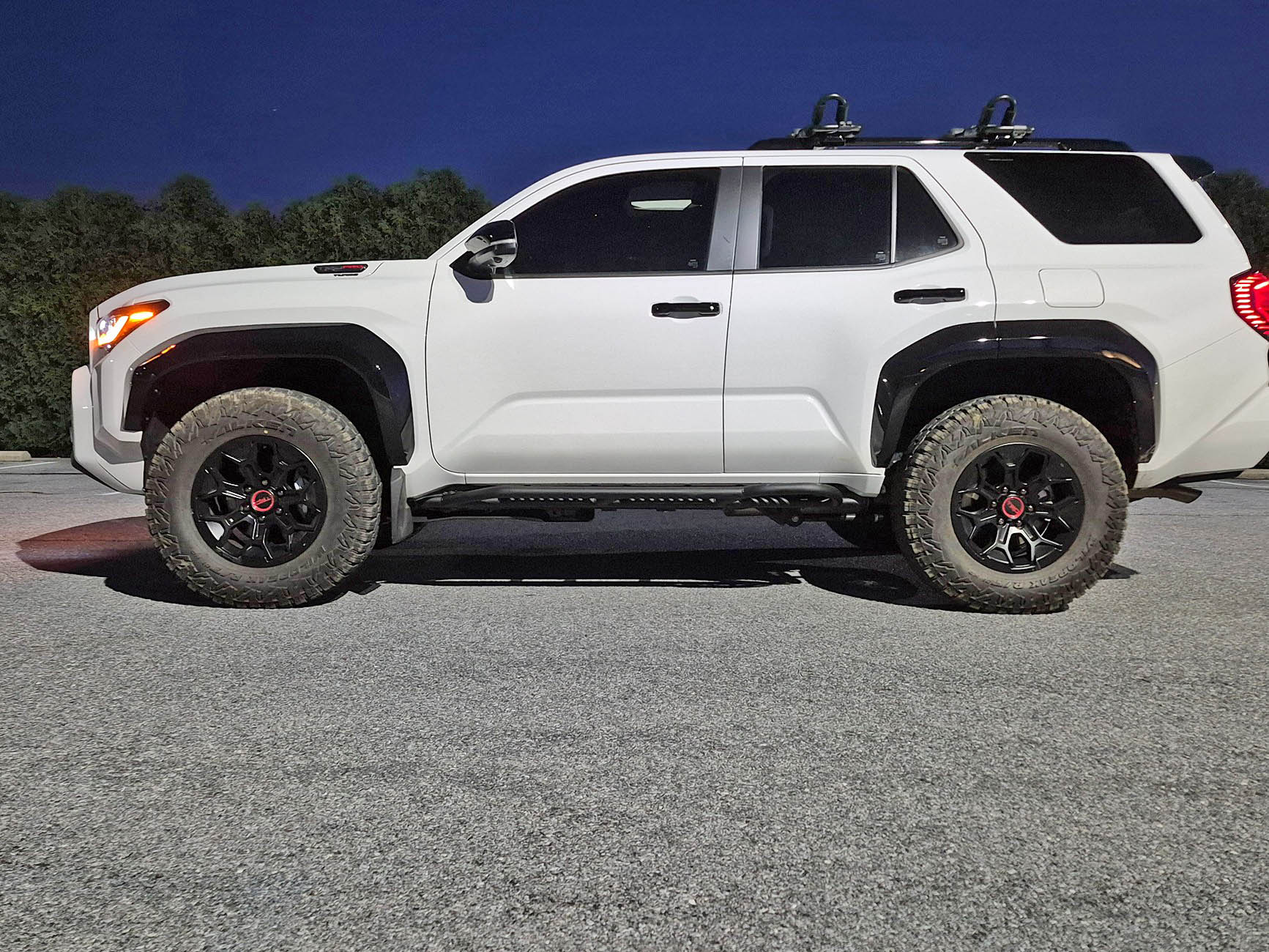 2025 4runner 6th gen 285/70/18 tires on TRD Pro (stock, no lift) looks perfect h-kickout-2025-4runner-6th-gen-20250811_204128-