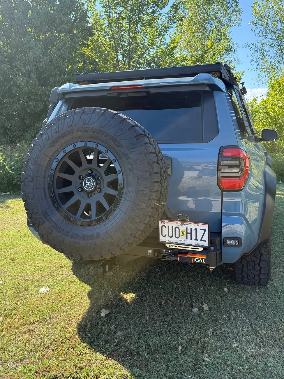 2025 4runner 6th gen RIGd ultra swing tire carrier (35" tire installed) w/ table IMG_9461