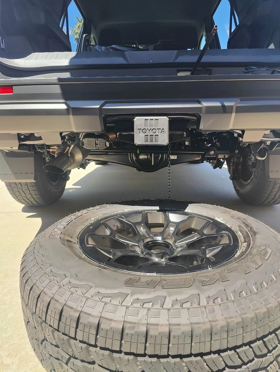 2025 4runner 6th gen 265/70R17 fits in the spare tire holder IMG20250628112045