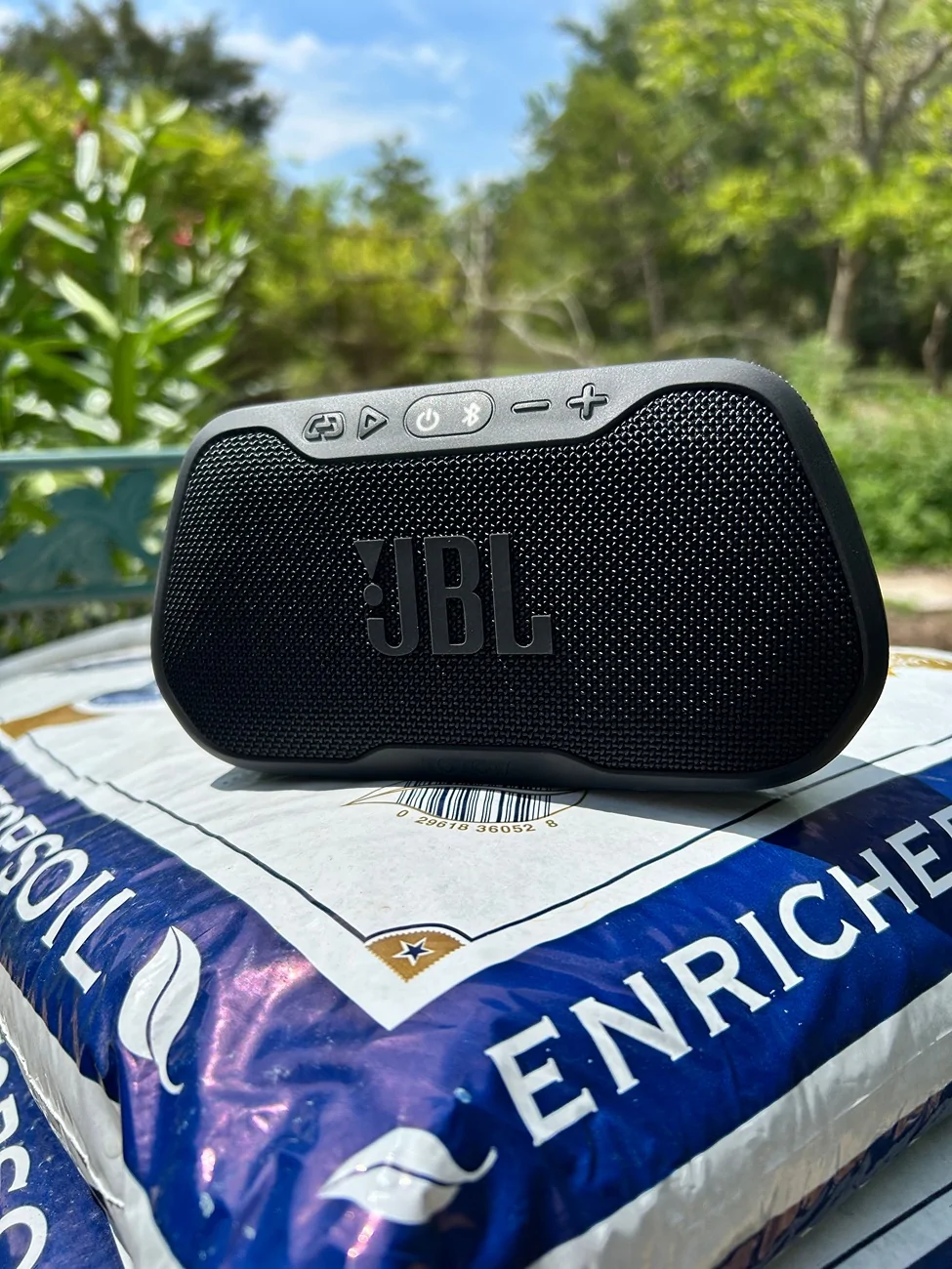 2025 4runner 6th gen JBL removable dash puck. Will it pick up 4Runner radio? IMG_9551