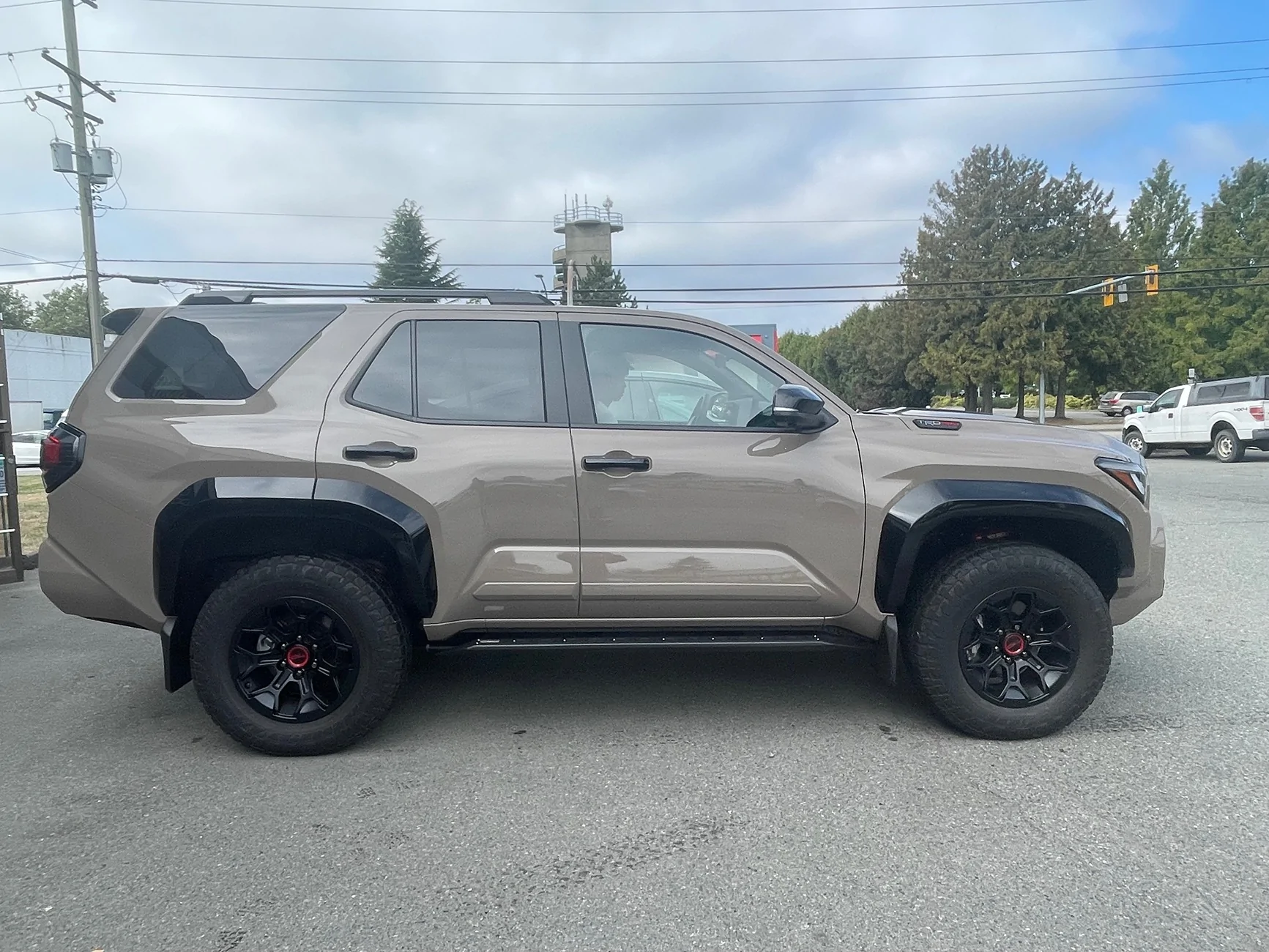 2025 4runner 6th gen 6th Gen 4R - Body Side Moulding vs. Lower Door Moulding (Canada) 1757702482072-0o